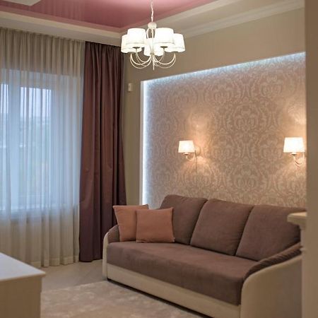Remarkable Appartments In Town Center Poltava Exterior foto